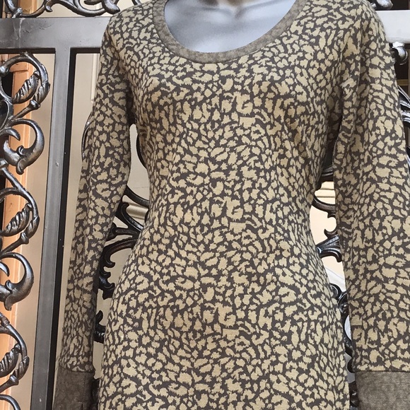 🚨B2G1 KAVU Green Gray Long Sleeved Thumb Hole Light Sweater Dress - Picture 2 of 5